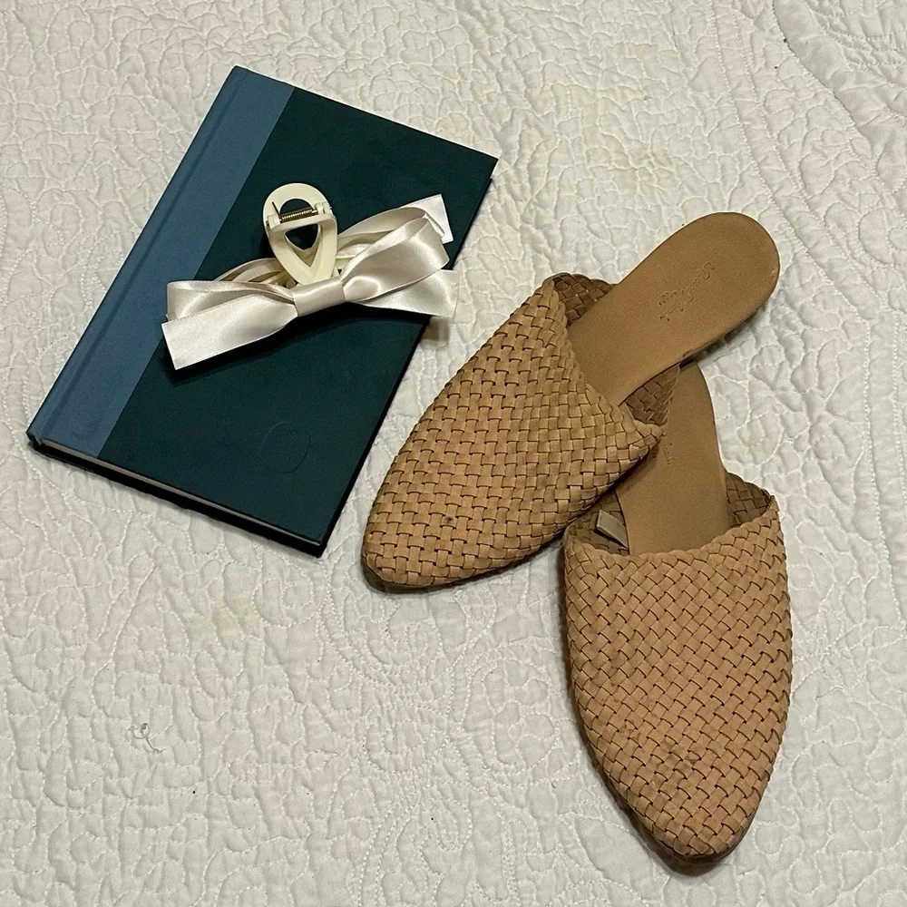 Universal Thread flats - Picture 2 of 4